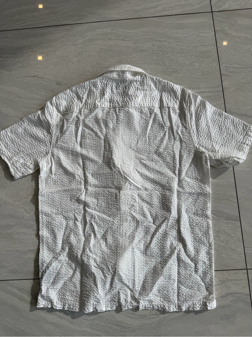 Club Monaco White Seersucker Short Sleeve Button-Down Shirt - Picture 7 of 7
